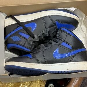 Nike Black and Blue Sneakers with Classic Design